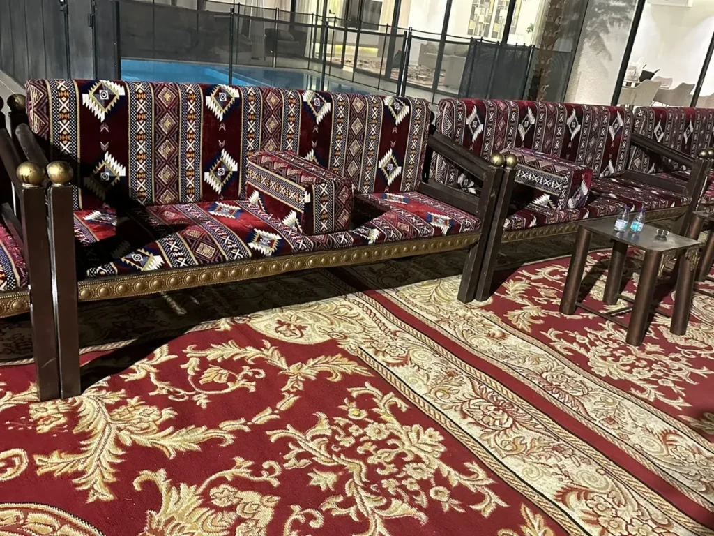 خيمة مناسبات مفروشة بالسجاد