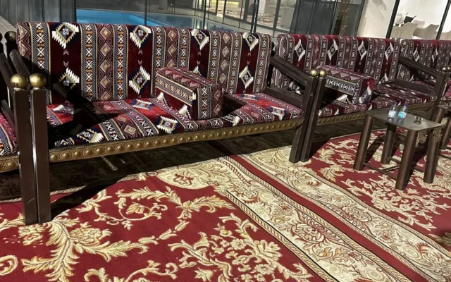خيمة مناسبات مفروشة بالسجاد