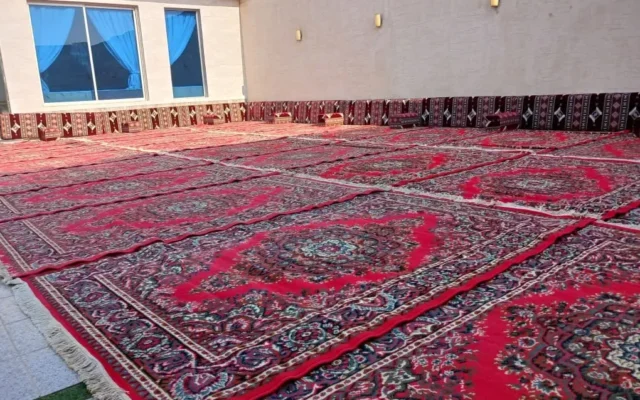 خيمة مناسبات مفروشة بالسجاد
