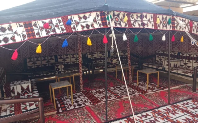 إضاءة وتنسيق مناسبة ليلية