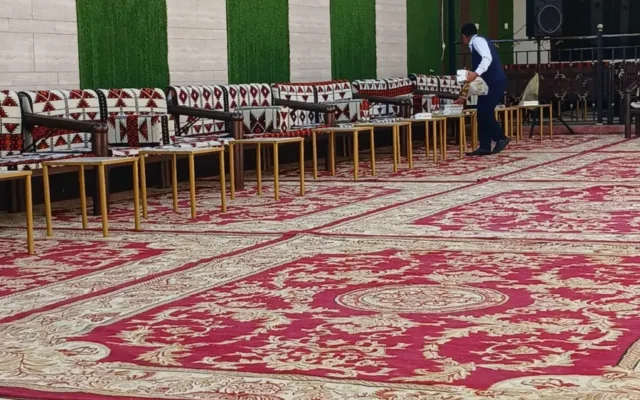خيمة مناسبات مفروشة بالسجاد