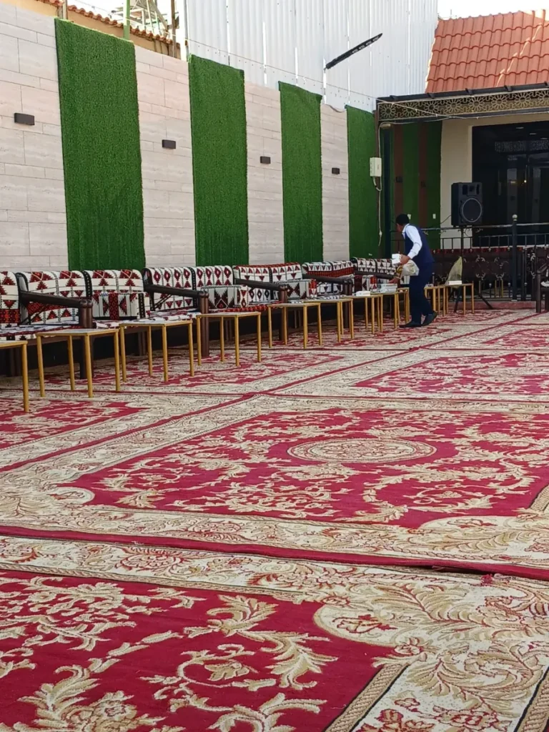 خيمة مناسبات مفروشة بالسجاد