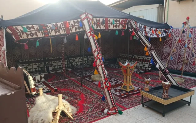 إضاءة وتنسيق مناسبة ليلية