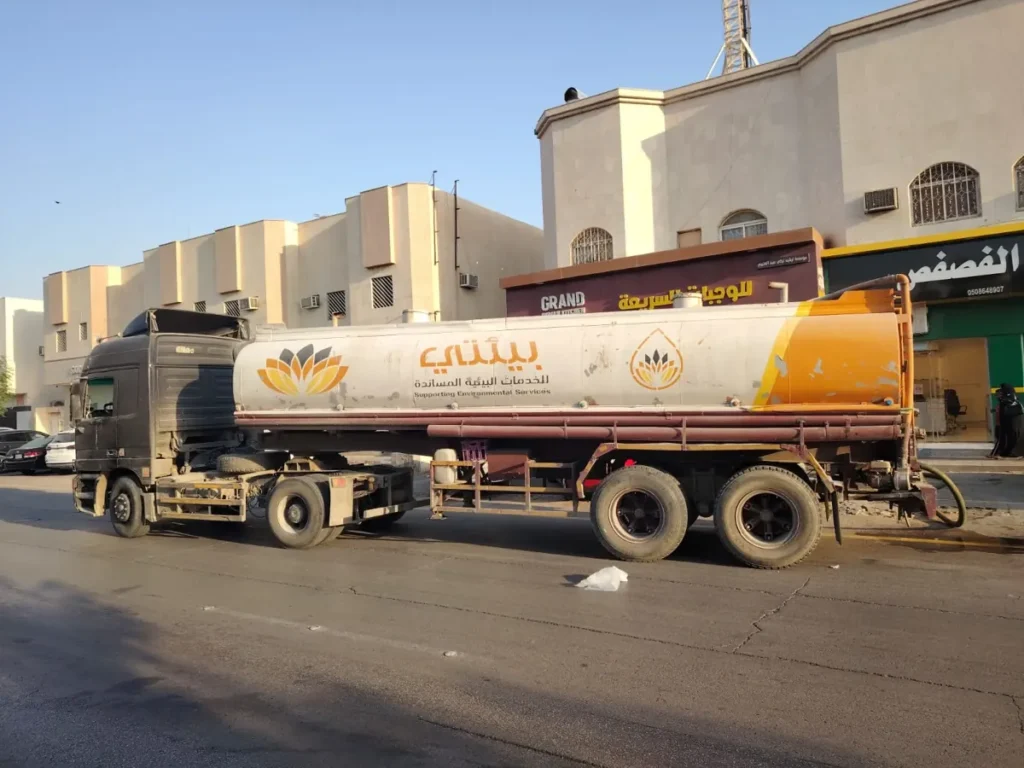 تنظيف غرفة تفتيش الصرف الصحي