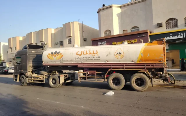 تنظيف غرفة تفتيش الصرف الصحي