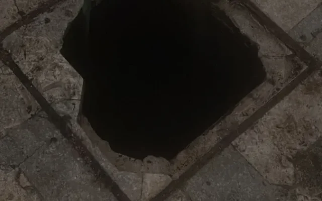 وايت شفط بيارات في حي سكني